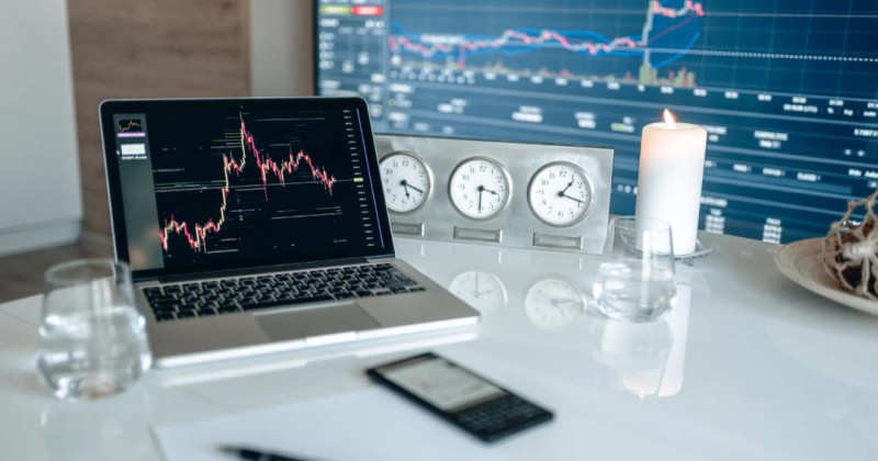 El paladio baja, el platino pierde precio y el oro y la plata suben