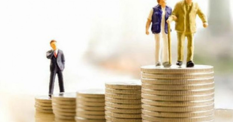 señores encima monedas